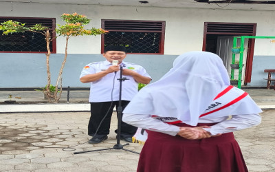 Kegiatan Rutin Upacara Bendera
