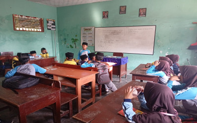 Rutinitas Tahfidz di Pagi Hari MI Darul Ulum II