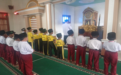 “Langkah Kecil Menuju Kebiasaan Mulia: Sholat Dhuha Bersama Siswa Kelas 1 dan 2”